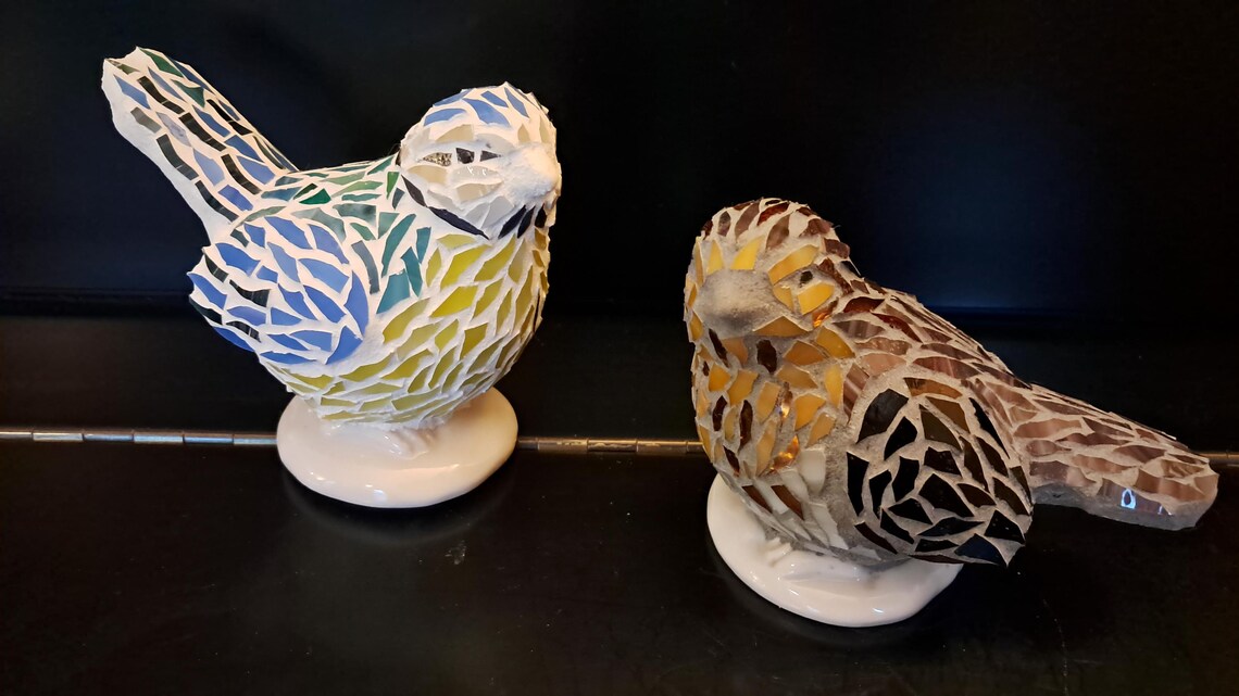 Mosaik-Vogel-Skulptur – Handgefertigte figurative Kunst